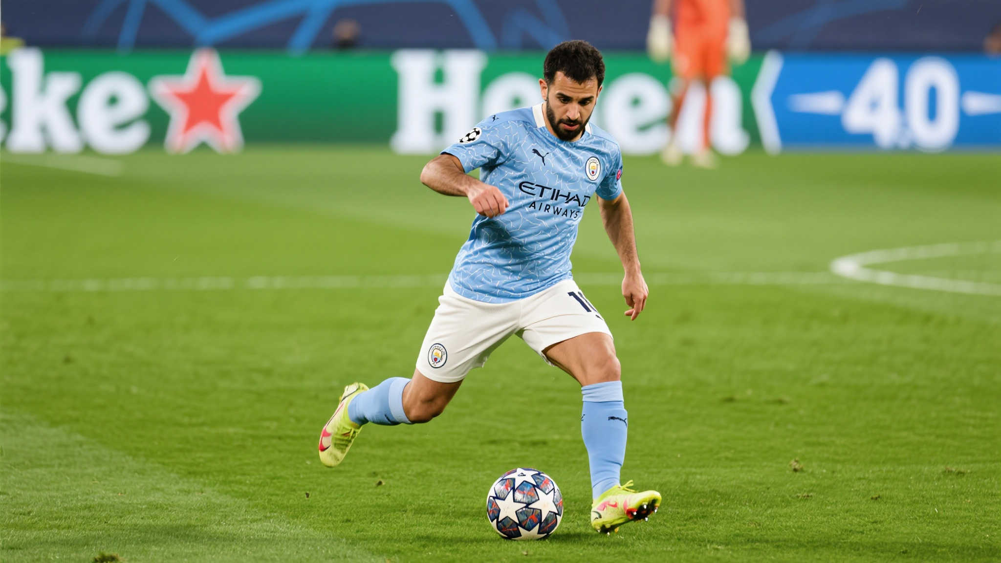 京多安梅开二度!禁区内连过两人挑射得分,曼城4-0大胜艾因 值得一提的是,京多安本场比赛的状态堪称巅峰。他的跑